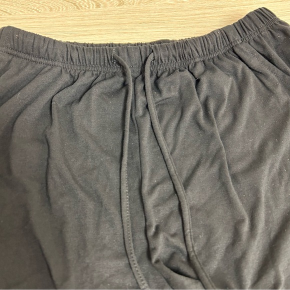 Black W shorts - Picture 6 of 9